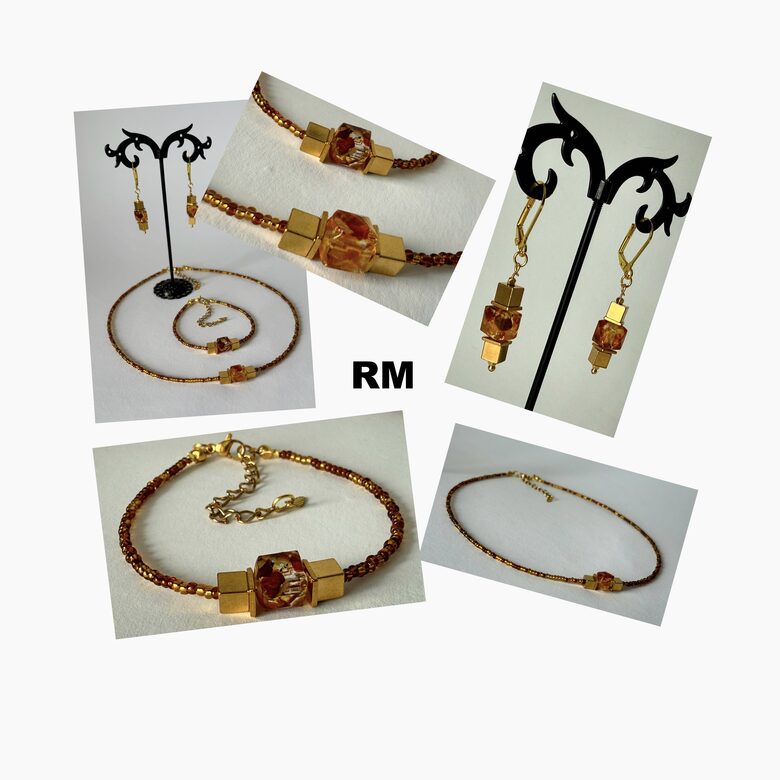 Komplekts ar epoksīda sveķu kuloniņiem un taho pērlēm!