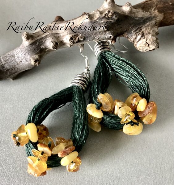 Zaļa lina diega auskari ar dzintariem!