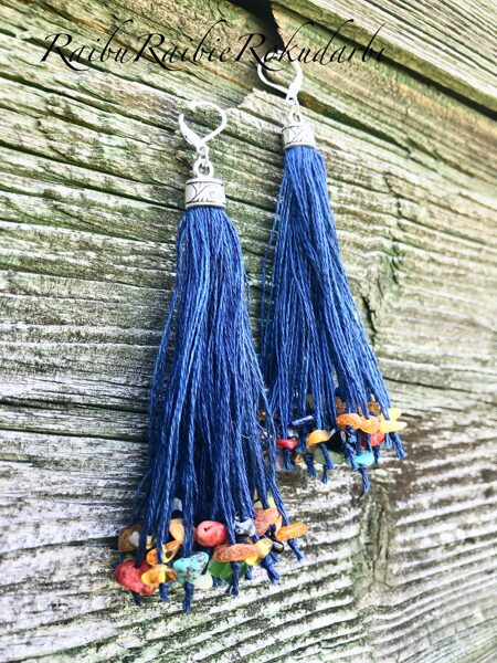 "Skaru" Auskari no zila lina diega ar jauktiem akmens gabaliņiem!