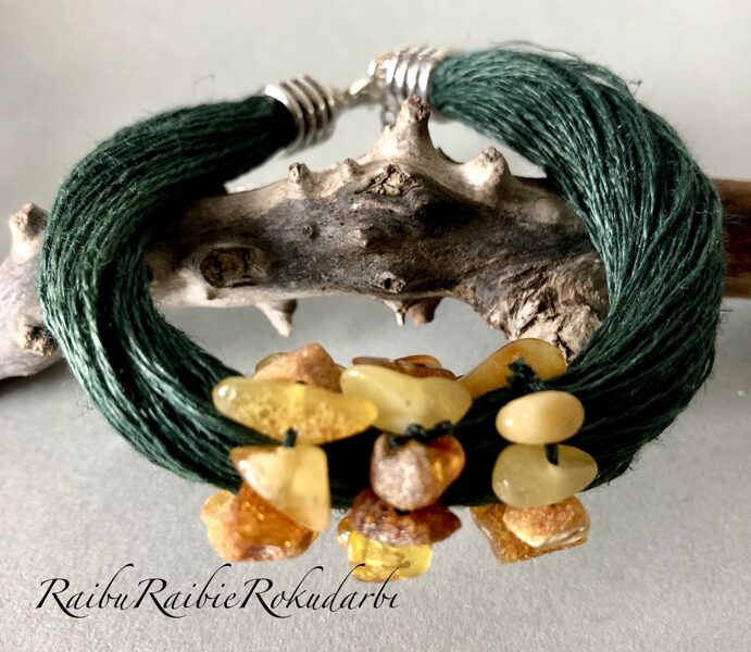 ✨Zaļa lina diega rokassprādze ar dzintariem!