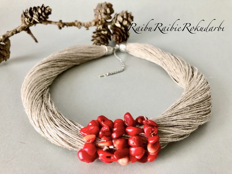 Kaklarota no liona diega ar sarkaniem akmens gabaliņiem Nr2