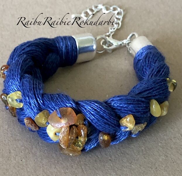 Zila lina "Bizes" rokassprādzes ar dzintariem