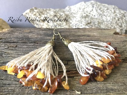 Diedziņrotas auskari no pelēka lina ar dzintariem!